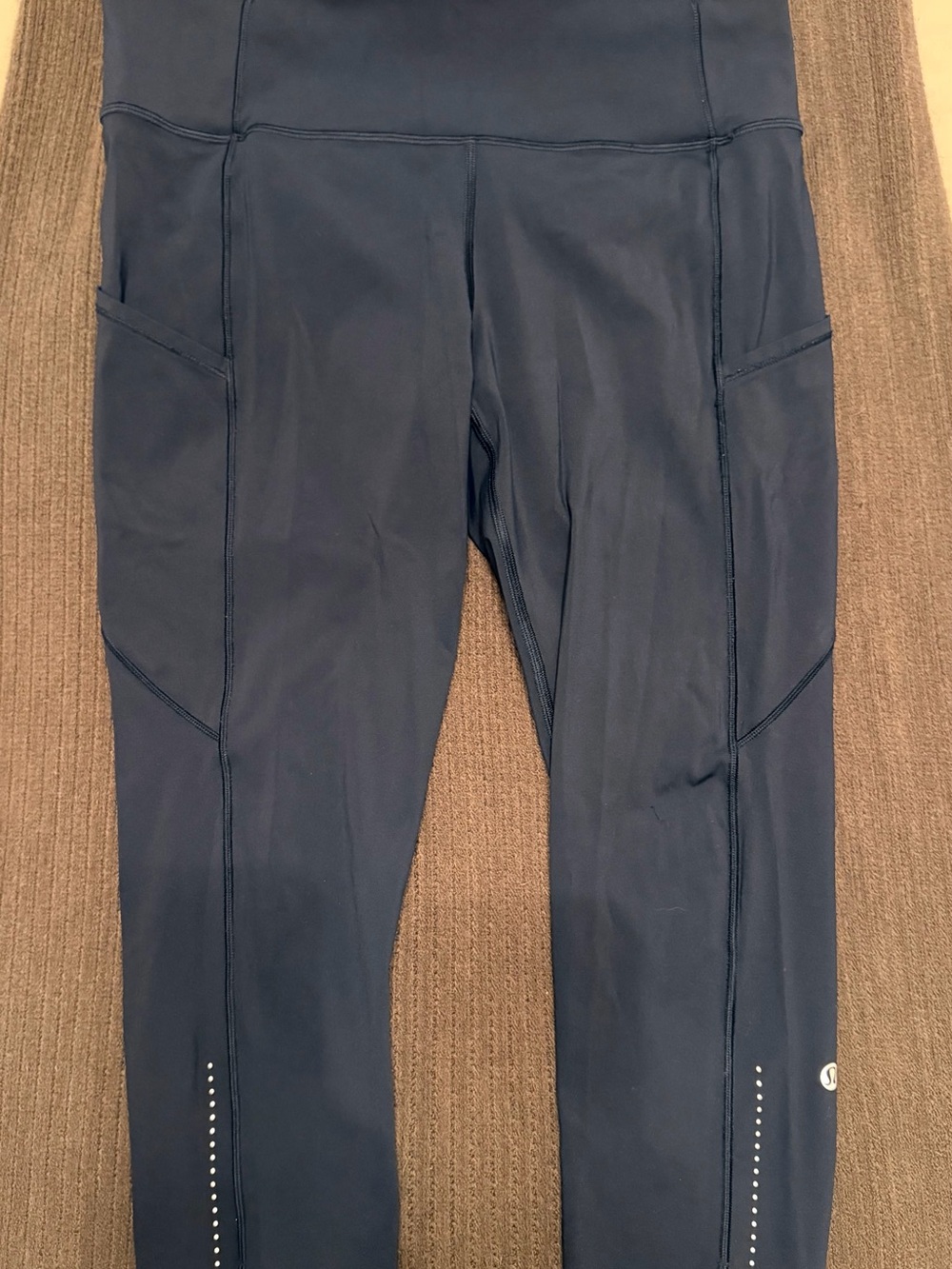 lululemon athletica navy cropped leggings